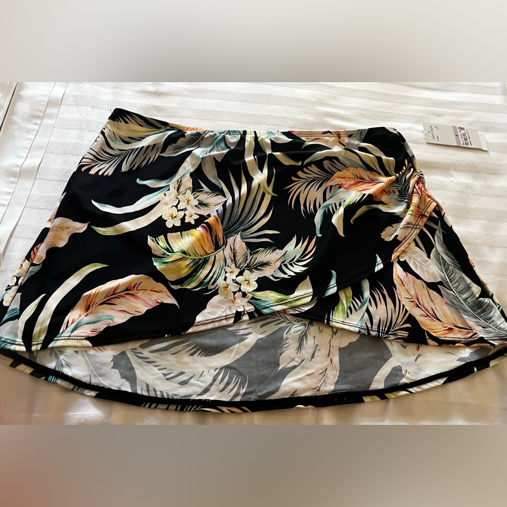 New with tags Jantzen swim skirt/cover up.